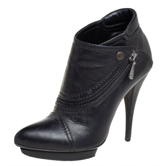 Alexander McQueen Black Leather Zipper DetailAnkle Boots...
